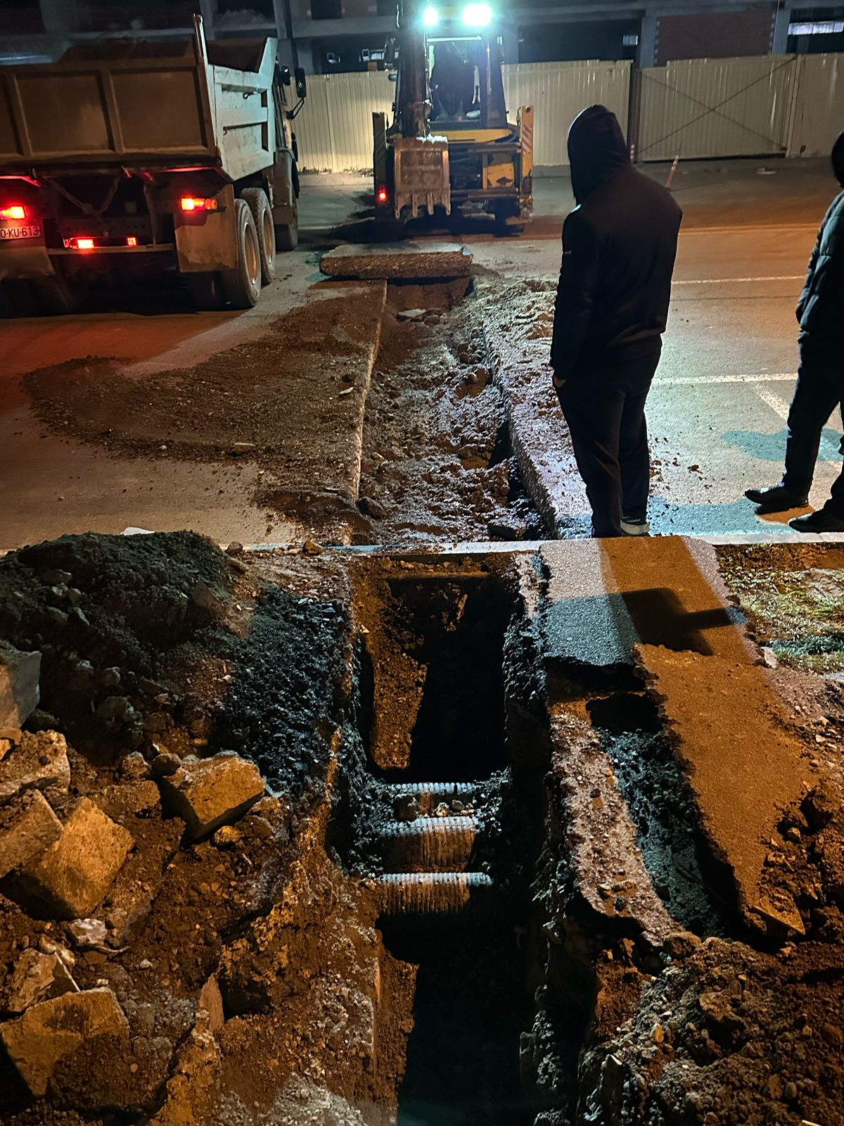Vəkillər Kollegiyası Rəyasət Heyətinin Nərimanov rayonu ərazisindəki inzibati binasının qazalaşdırılması işi üzrə, qaz xəttinin yol keçidi gece saatlarında əməkdaşlarımız tərəfindən uğurla başa çatdırılmışdır.